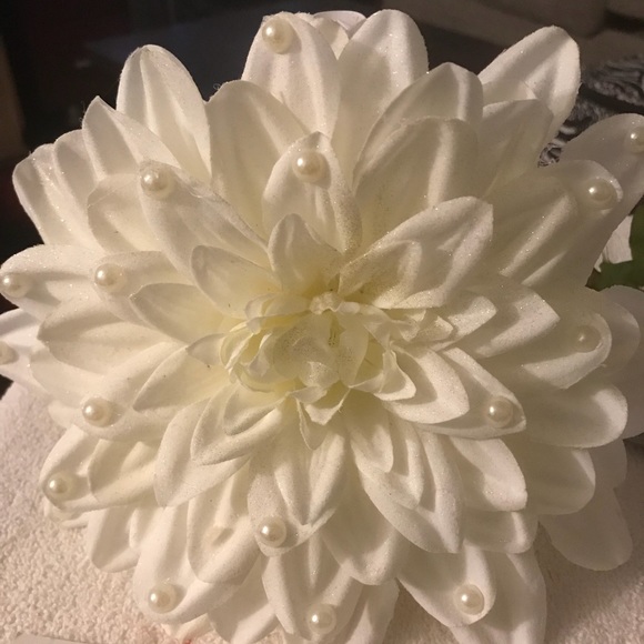 Medium  size Artificial Dahlia Flowers - Picture 2 of 8